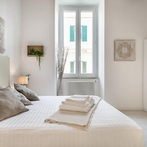 White Ostilia Guesthouse